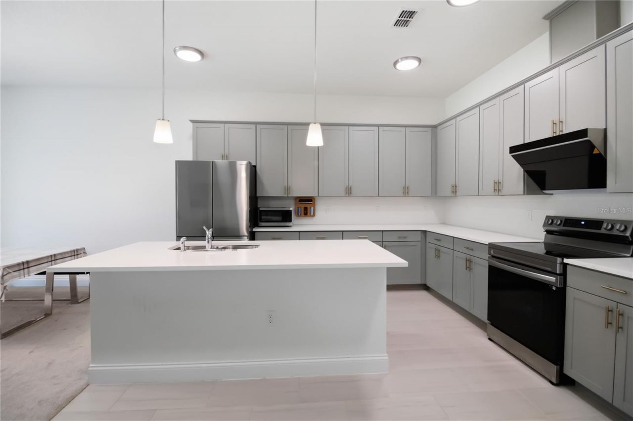827 Dennis Avenue, Orlando, FL 32807 Photo