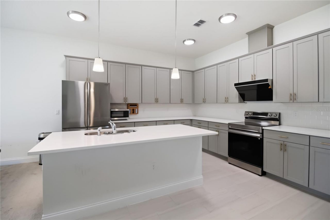827 Dennis Avenue, Orlando, FL 32807 Photo