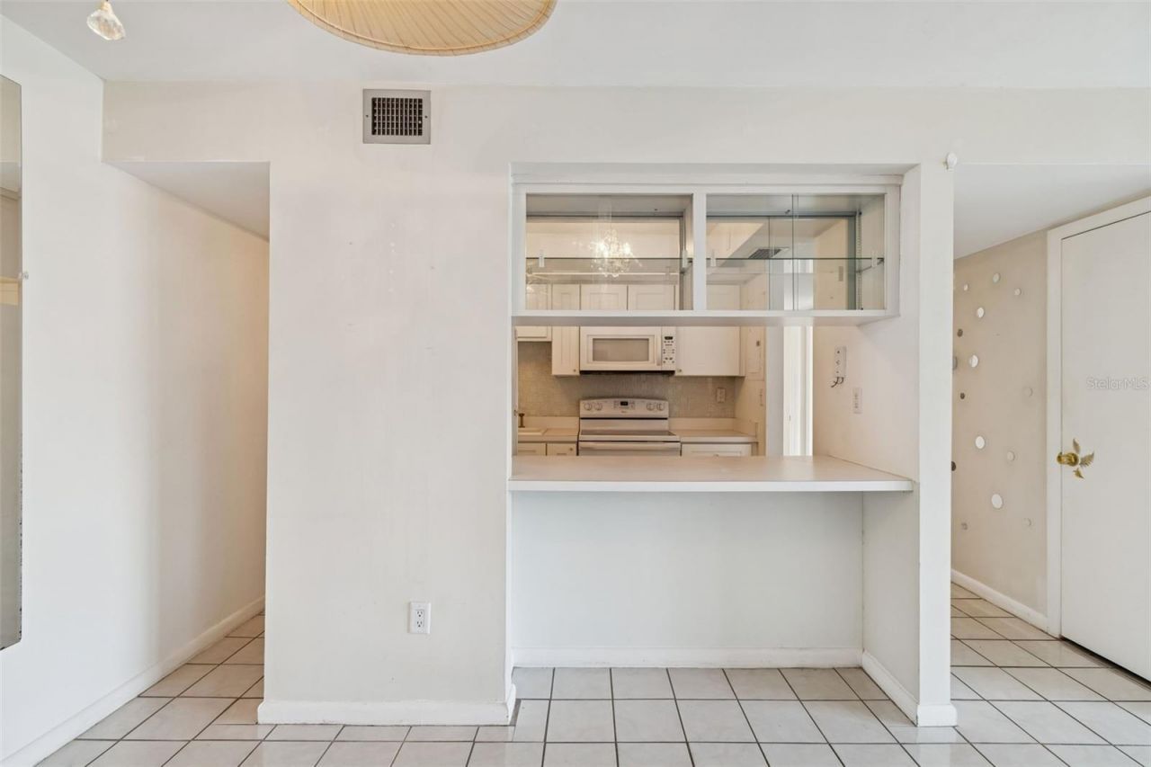 850 Village Lake Ter N, Unit 106, Saint Petersburg, FL 33716 Photo