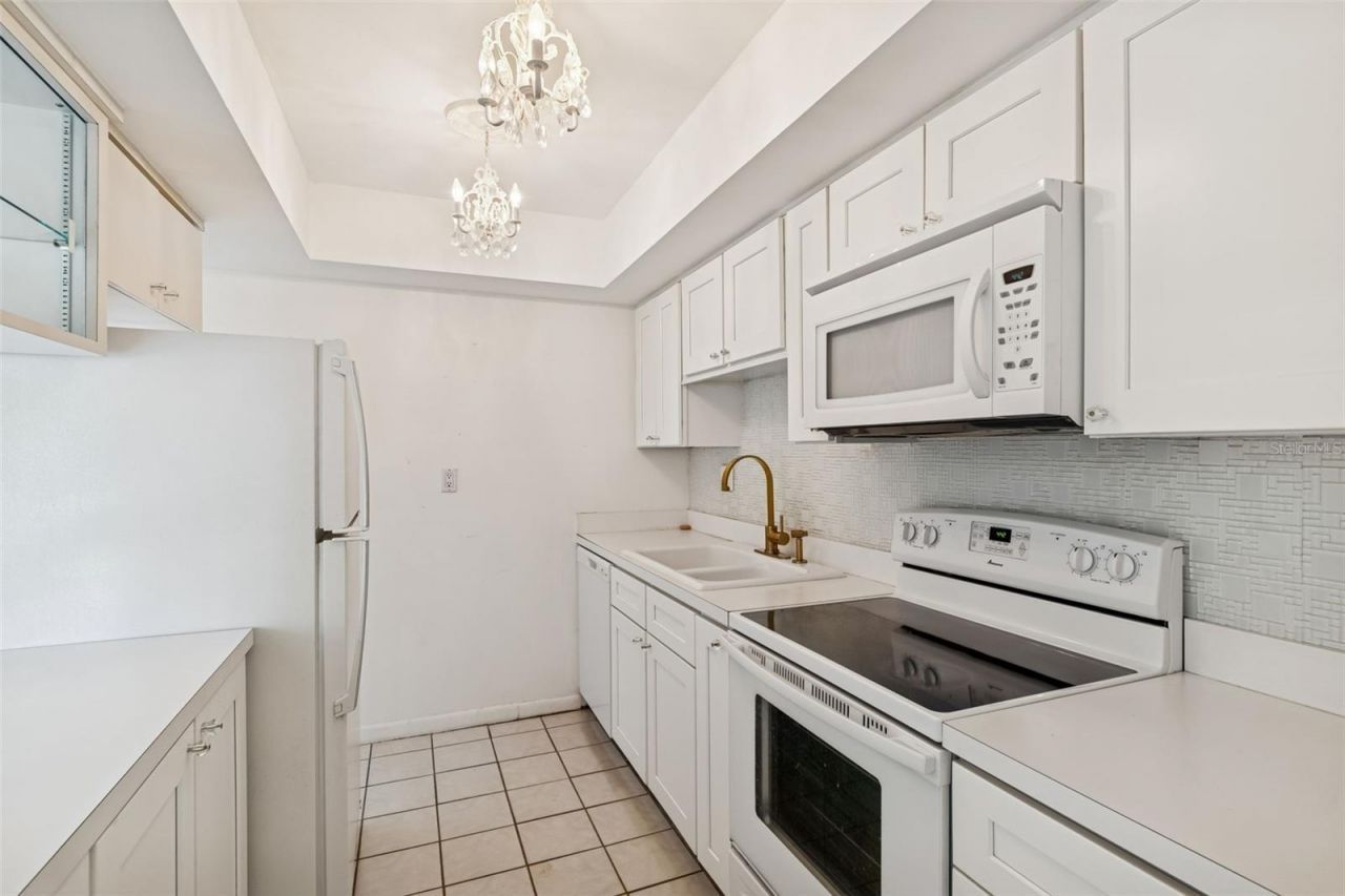 850 Village Lake Ter N, Unit 106, Saint Petersburg, FL 33716 Photo