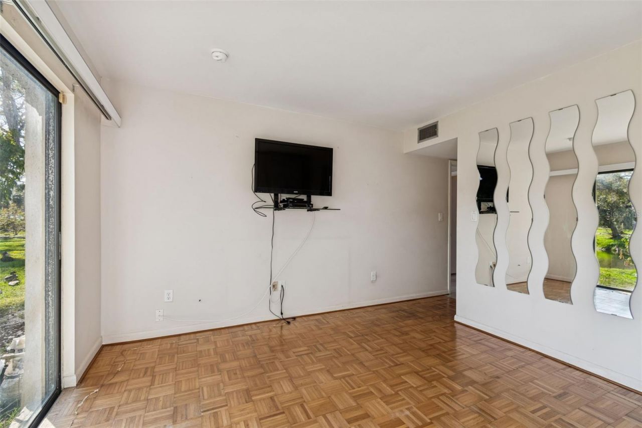 850 Village Lake Ter N, Unit 106, Saint Petersburg, FL 33716 Photo