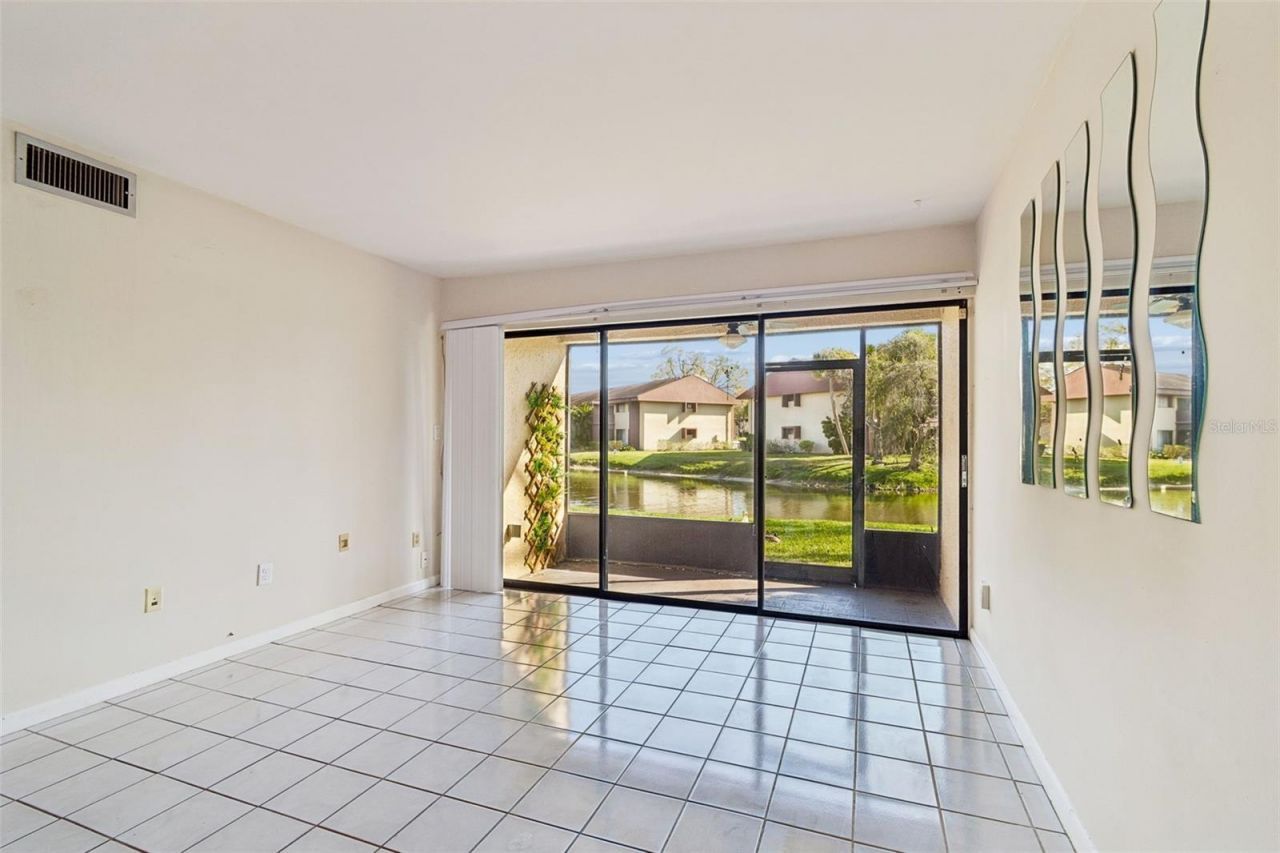 850 Village Lake Ter N, Unit 106, Saint Petersburg, FL 33716 Photo