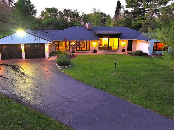 532 W Merri Oaks Road , Barrington Hills, IL 60010