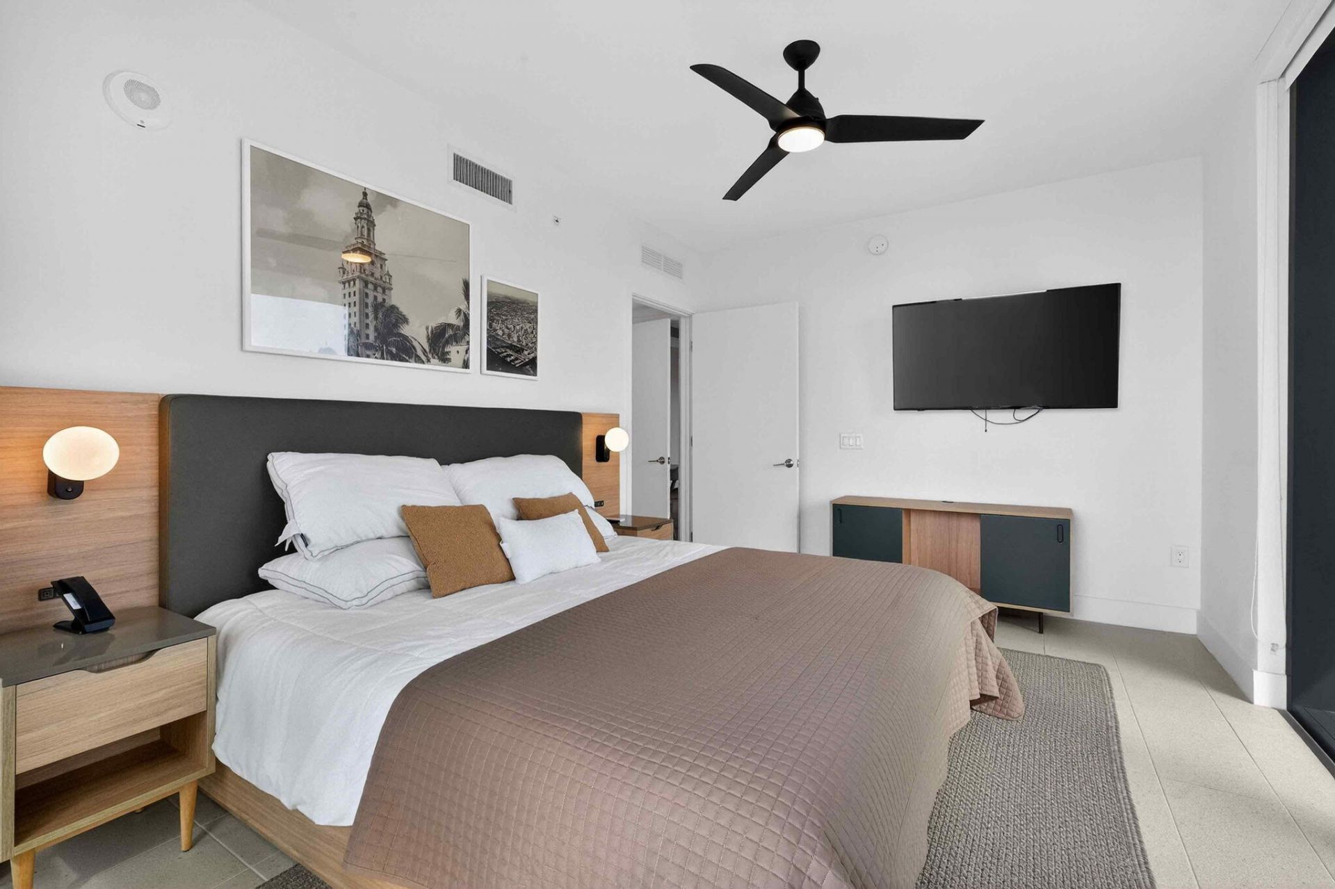 159 NE 6th Street, Unit 3905, Miami, FL 33132 Photo