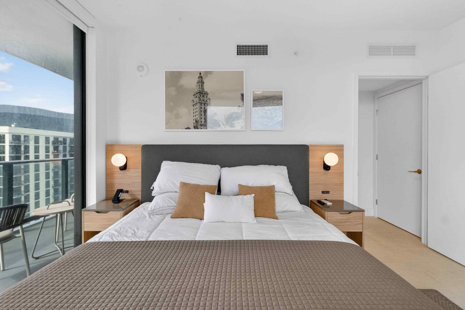 159 NE 6th Street, Unit 3905, Miami, FL 33132 Photo