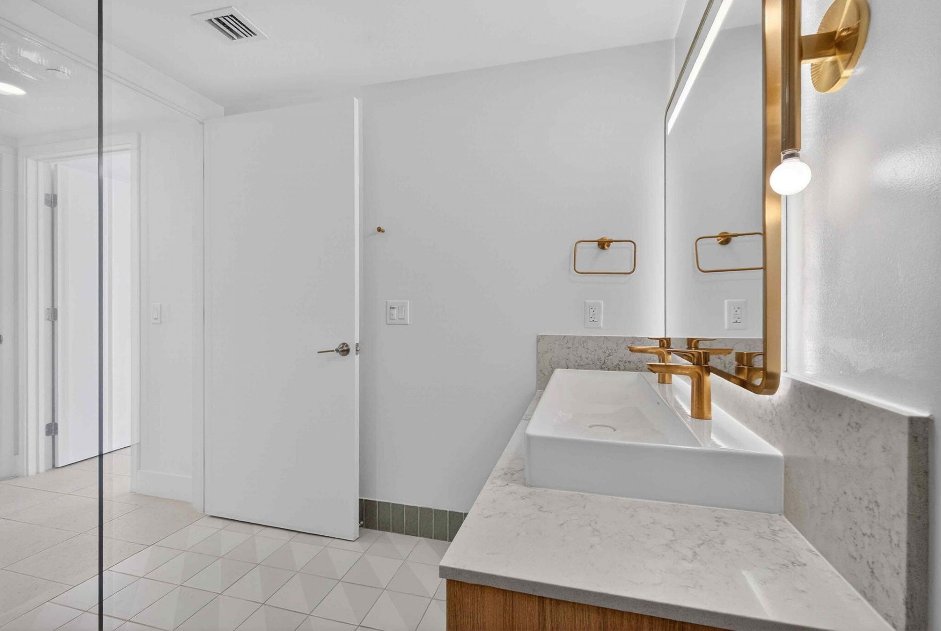 159 NE 6th Street, Unit 3905, Miami, FL 33132 Photo