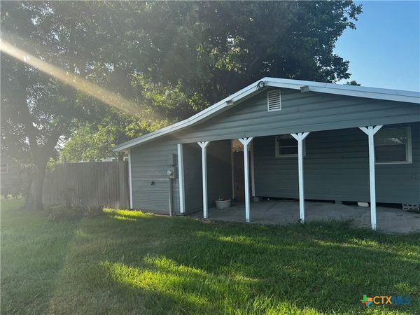 203 Oleander Avenue , Tivoli, TX 77990