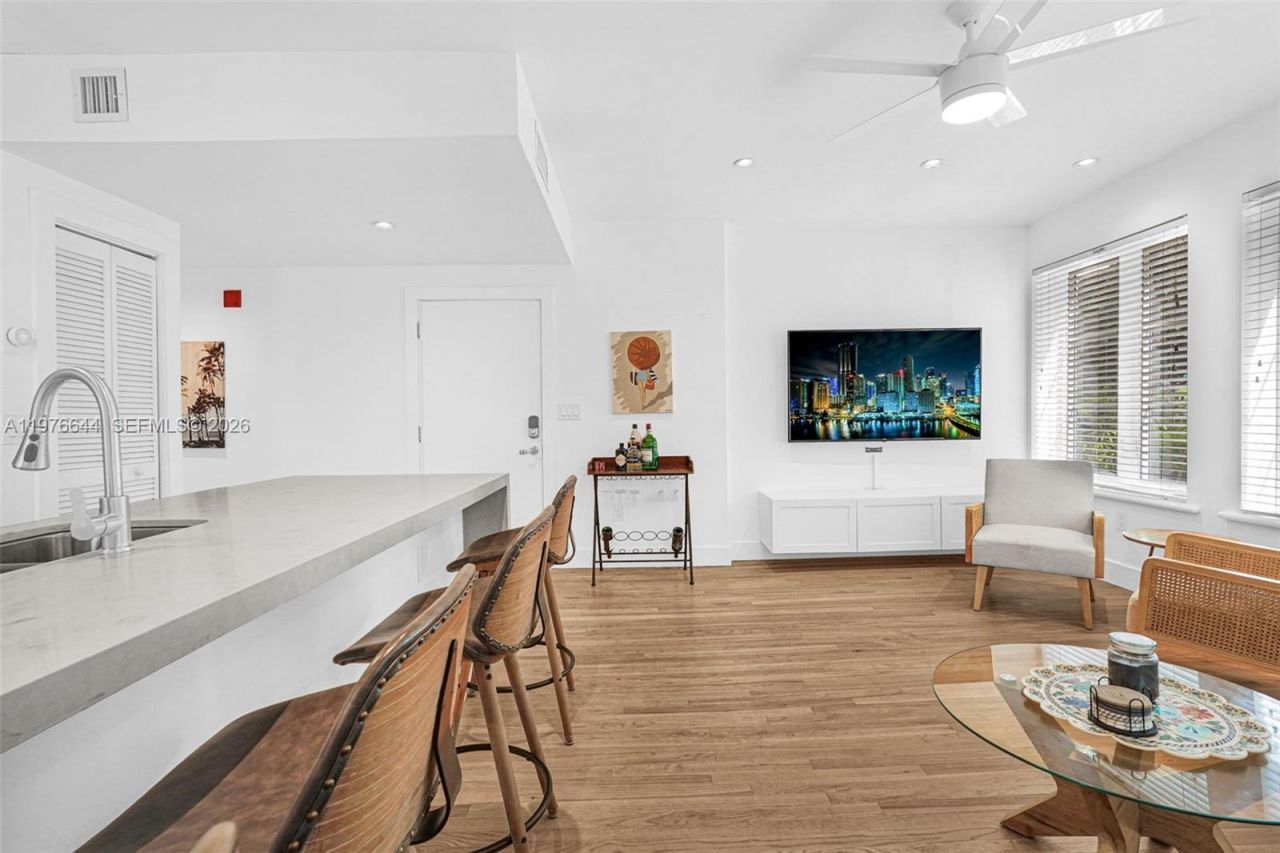 1018 Meridian Ave , Unit 1, Miami Beach, FL 33139 Photo