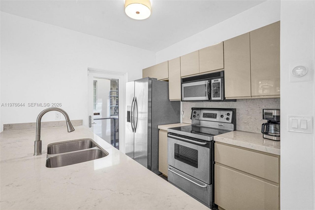 1018 Meridian Ave , Unit 1, Miami Beach, FL 33139 Photo