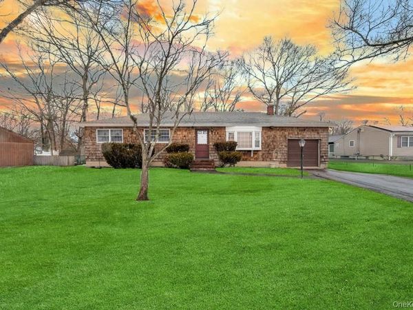 15 E Woodside Avenue , Patchogue, NY 11772