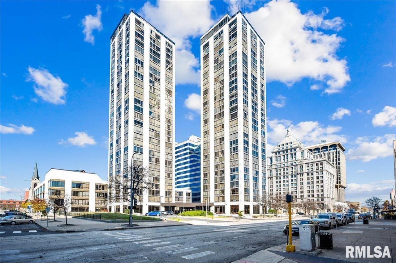 123 SW Jefferson Avenue, Unit E3E, Peoria, IL 61602 Main Photo