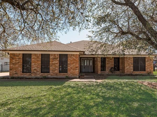 100 Juanita Avenue, Wills Point, TX 75169