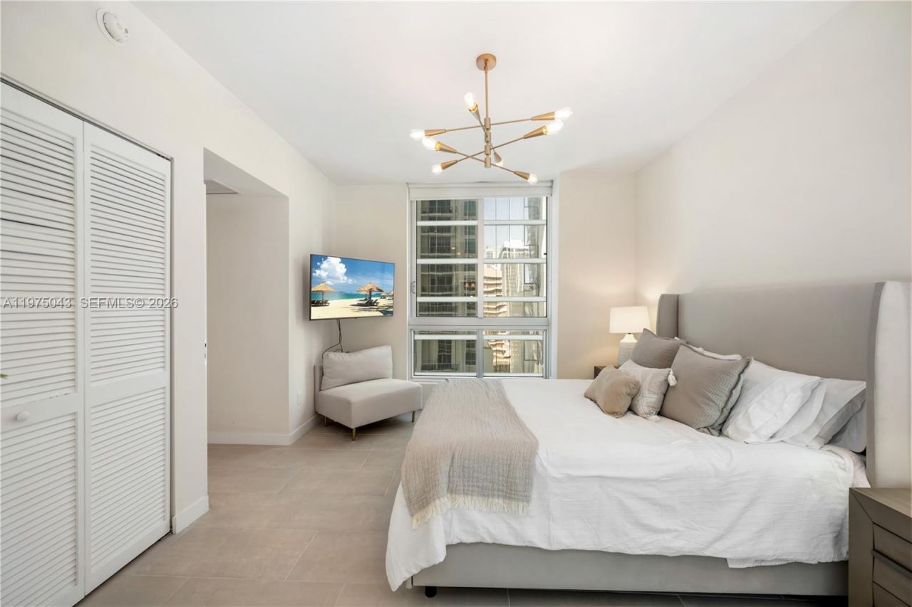 300 S Biscayne Blvd , Unit T-1502, Miami, FL 33131 Photo