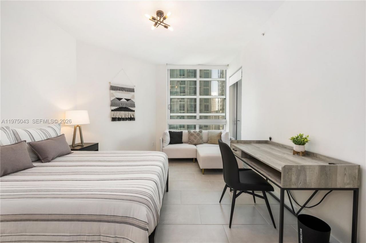 300 S Biscayne Blvd , Unit T-1502, Miami, FL 33131 Photo