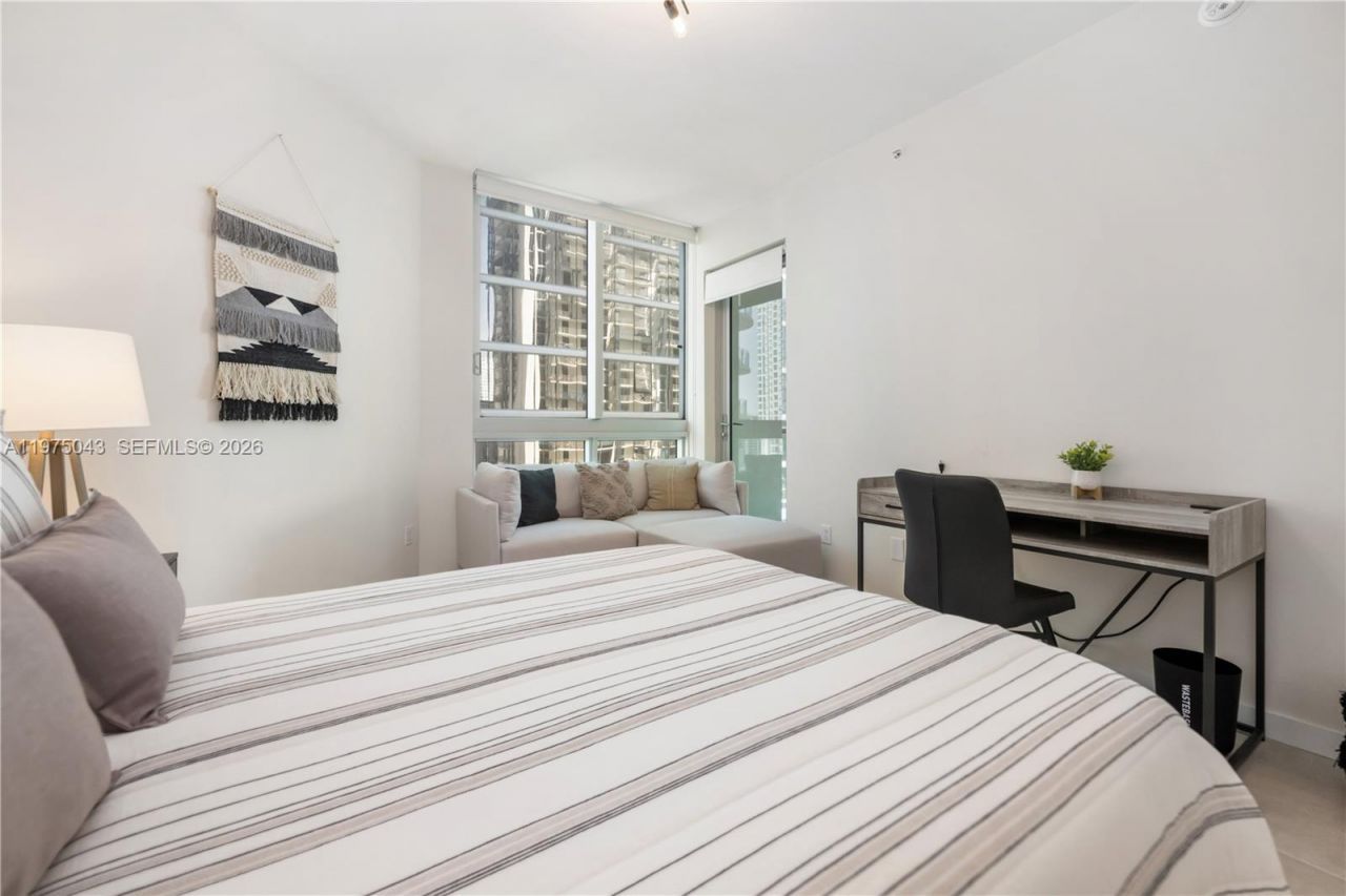 300 S Biscayne Blvd , Unit T-1502, Miami, FL 33131 Photo