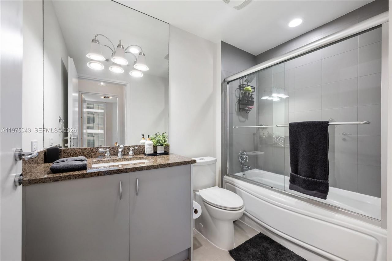 300 S Biscayne Blvd , Unit T-1502, Miami, FL 33131 Photo