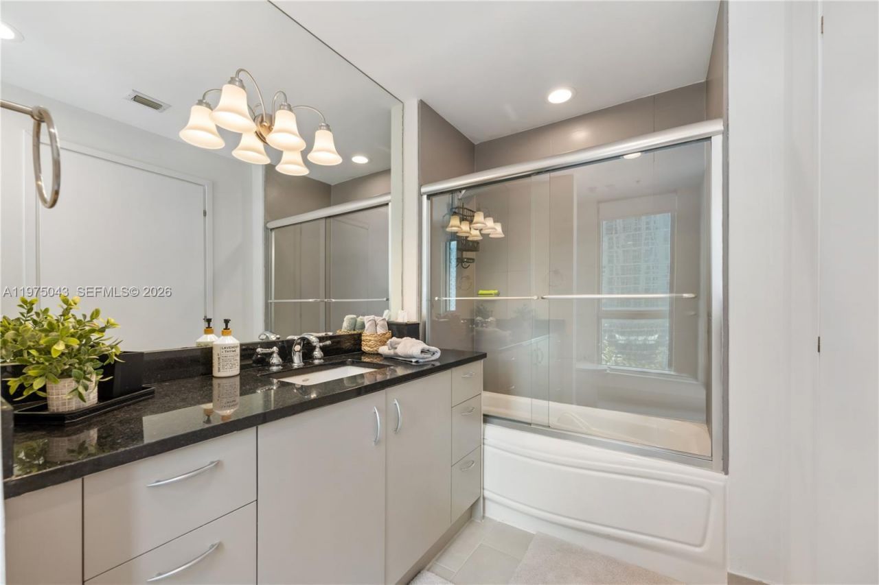 300 S Biscayne Blvd , Unit T-1502, Miami, FL 33131 Photo