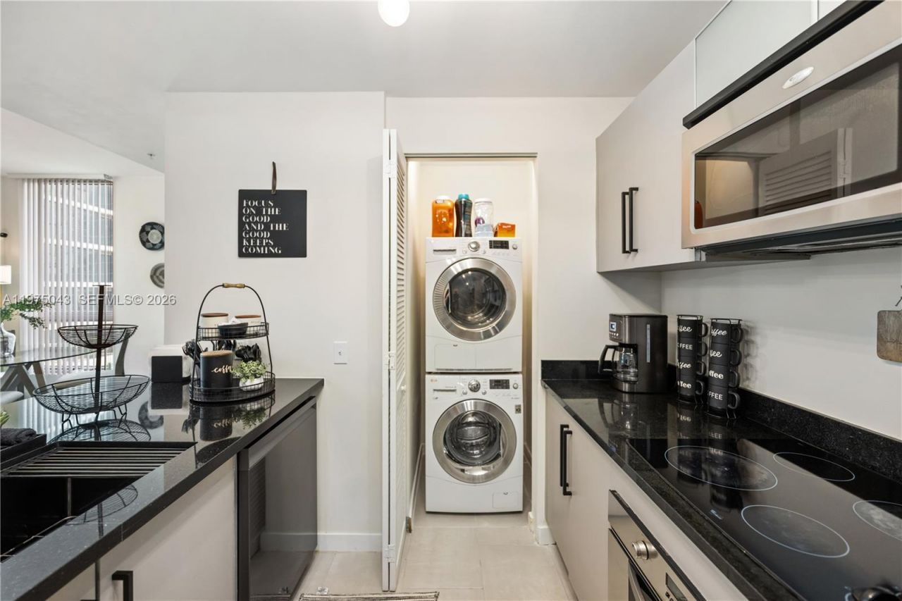 300 S Biscayne Blvd , Unit T-1502, Miami, FL 33131 Photo