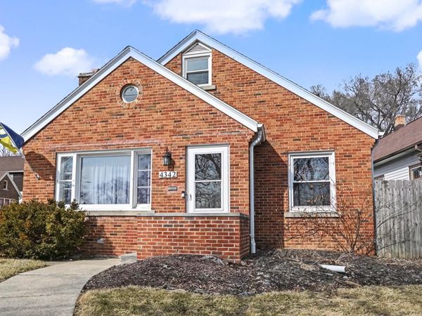 4342 W Martin DRIVE, Milwaukee, WI 53208