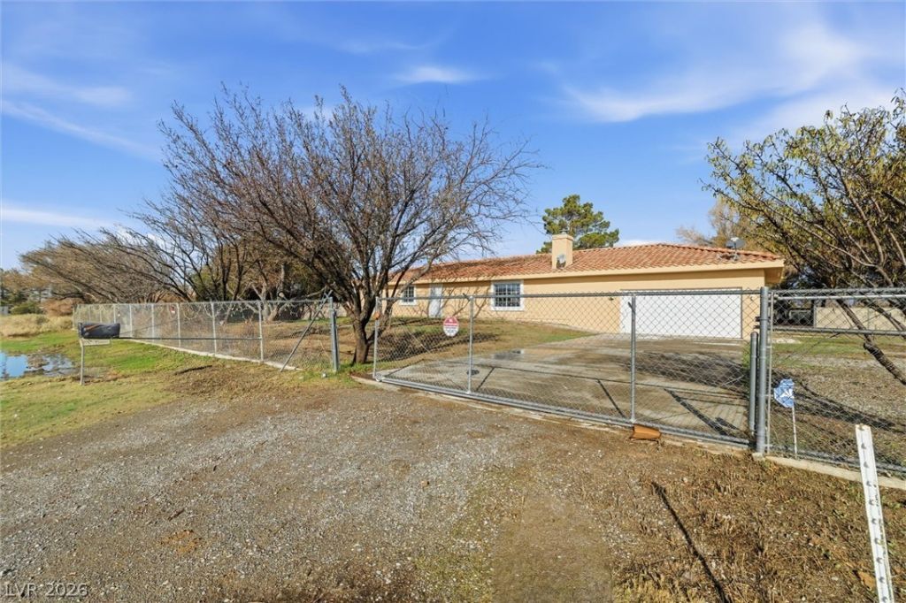 700 W Amarillo Avenue , Pahrump, NV 89048