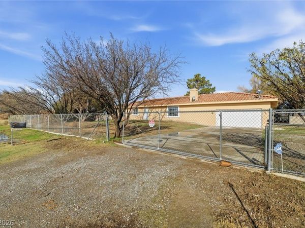 700 W Amarillo Avenue , Pahrump, NV 89048