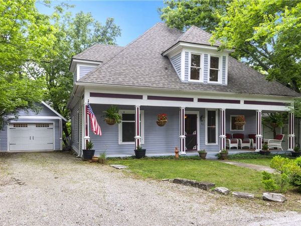 42 Vaughn Street , Eureka Springs, AR 72632