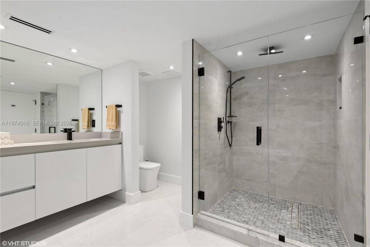 19707 Turnberry Way , Unit 28J, Aventura, FL 33180 Photo