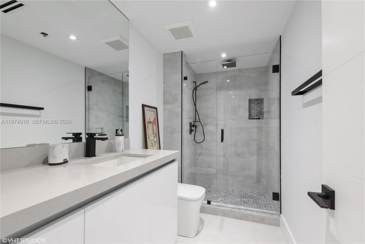 19707 Turnberry Way , Unit 28J, Aventura, FL 33180 Photo