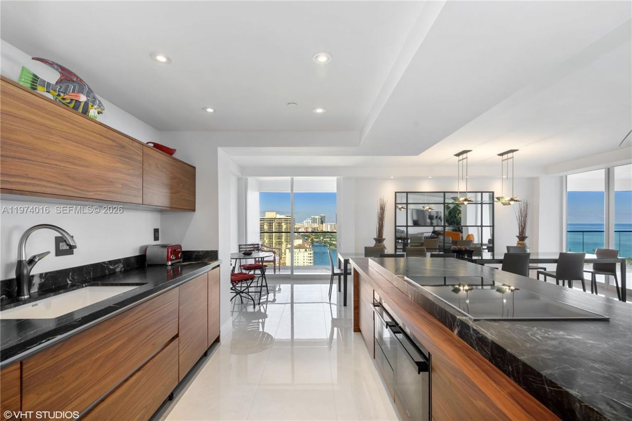 19707 Turnberry Way , Unit 28J, Aventura, FL 33180 Photo