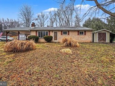 1140 STONEY CREEK ROAD, DAUPHIN, PA 17018