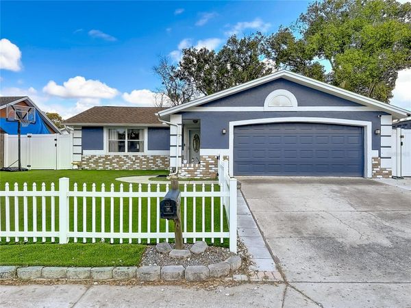 9430 PALM AVENUE , PORT RICHEY, FL 34668