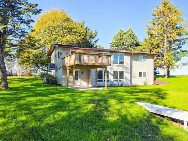 113 Island View Drive, Waverly, IA 50677