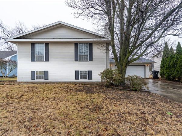 1211 Brentwood Court, Normal, IL 61761