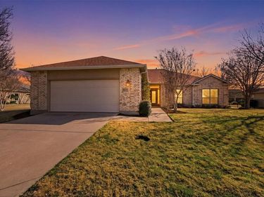 8925 Crestview Drive, Denton, TX 76207