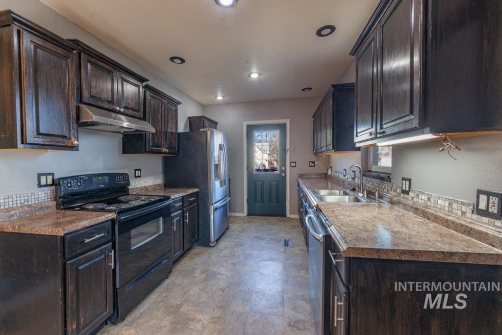 909 10th Ave, Lewiston, ID 83501 Main Photo