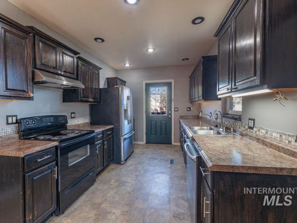 909 10th Ave, Lewiston, ID 83501