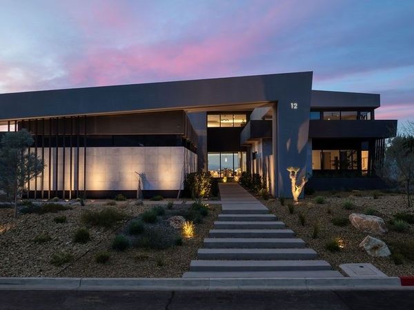 12 Chisel Crest Court, Henderson, NV 89012
