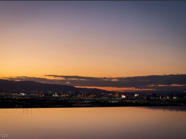 12 Chisel Crest Court, Henderson, NV 89012