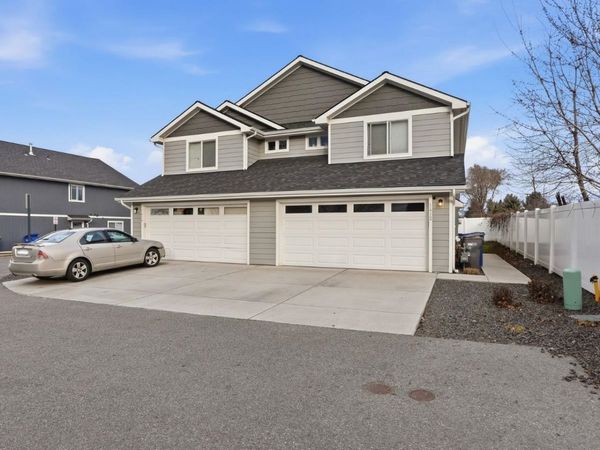 1412 N Michigan Ln, Greenacres, WA 99016