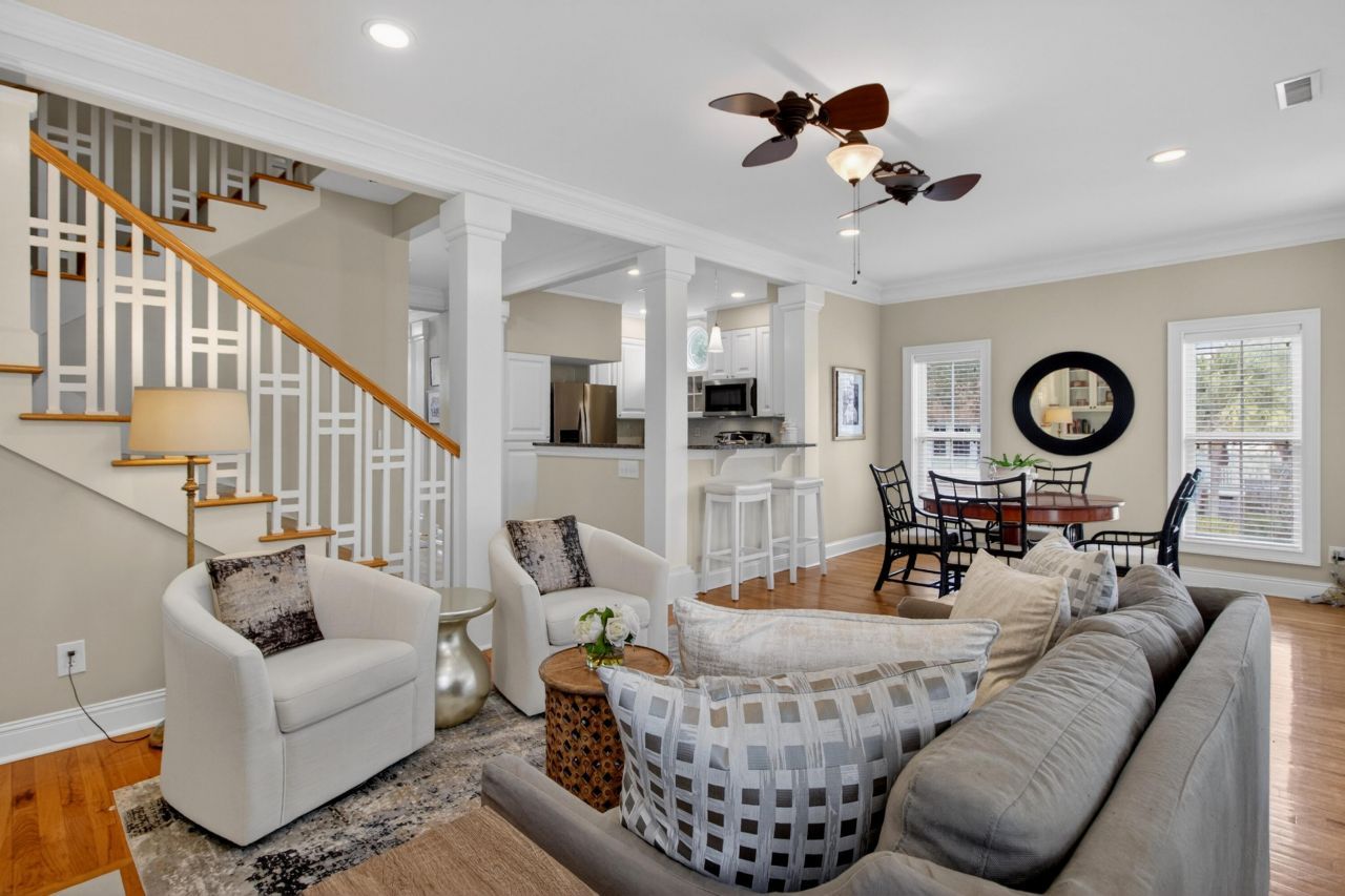 1650 Long Grove Drive Photo 14