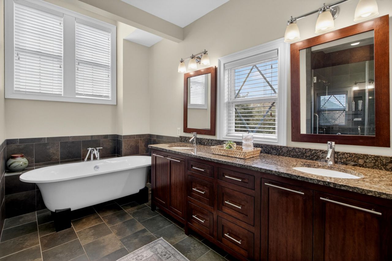 1650 Long Grove Drive Photo 37