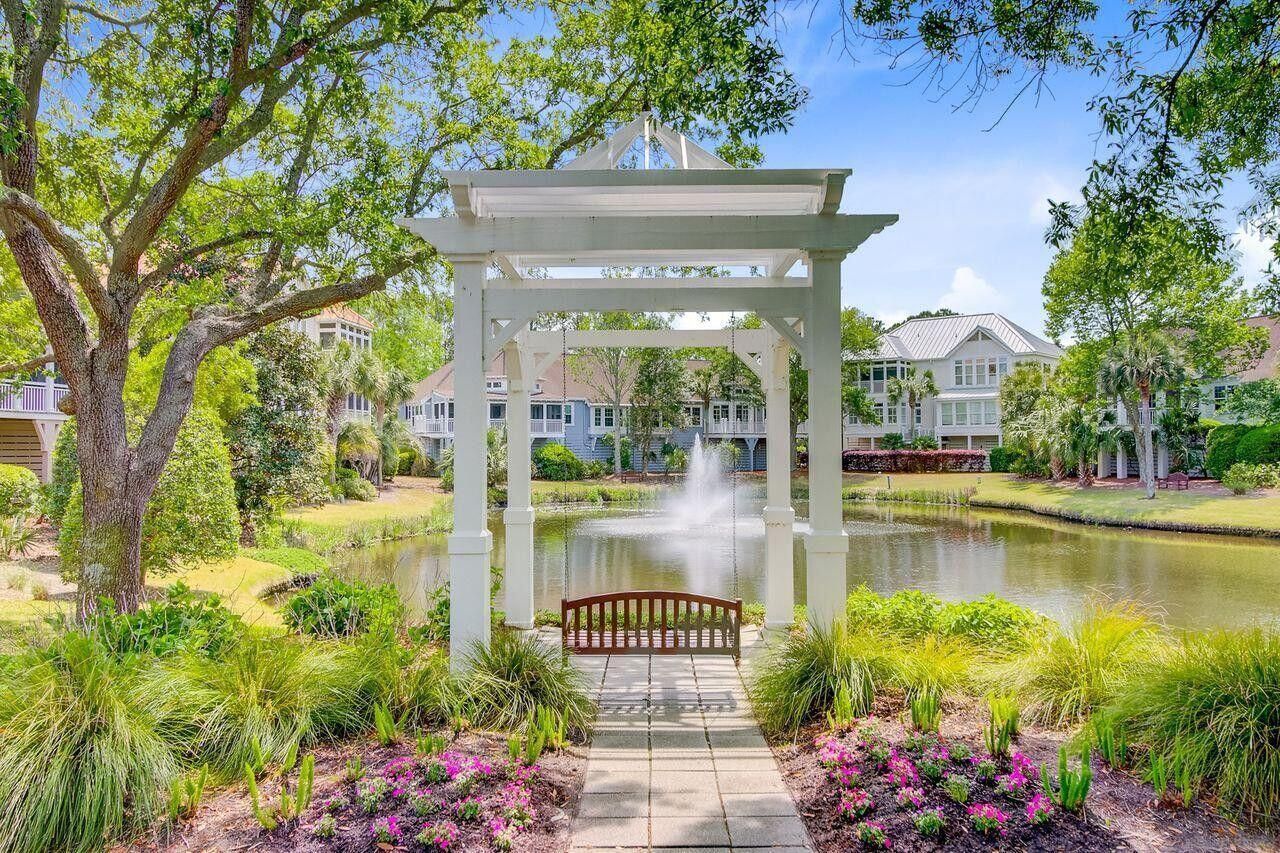 1650 Long Grove Drive Photo 4