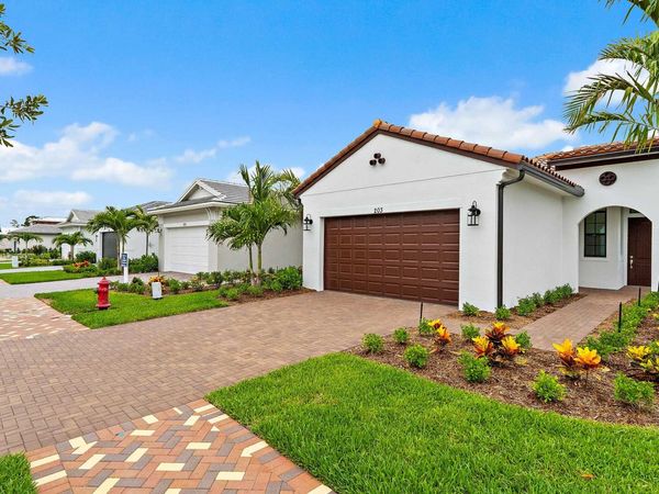 203 SE Via Sangro, Port St. Lucie, FL 34952