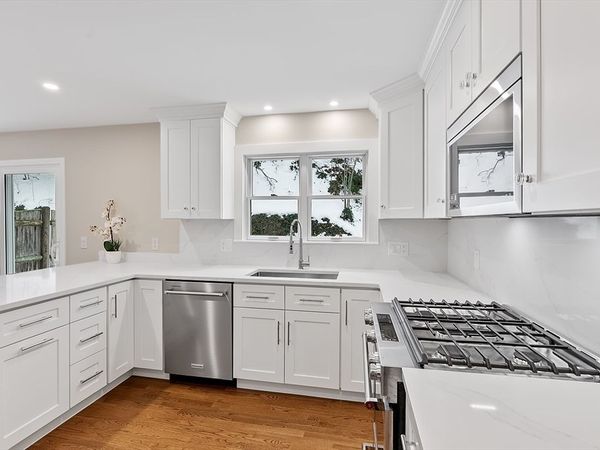 34 Pleasant Street, Unit 5, Wellesley, MA 02482