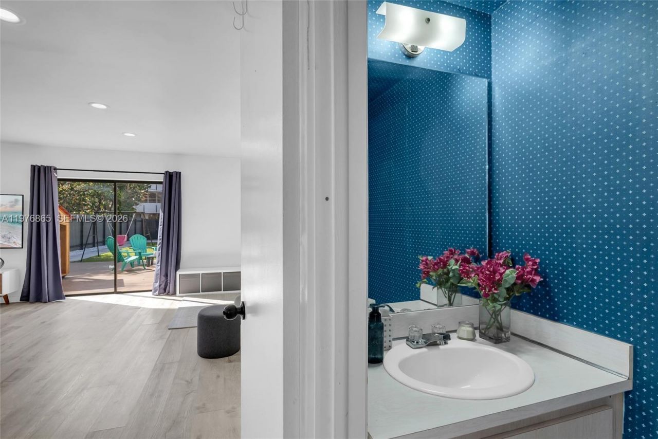 2172 NE 171st St , North Miami Beach, FL 33162 Photo