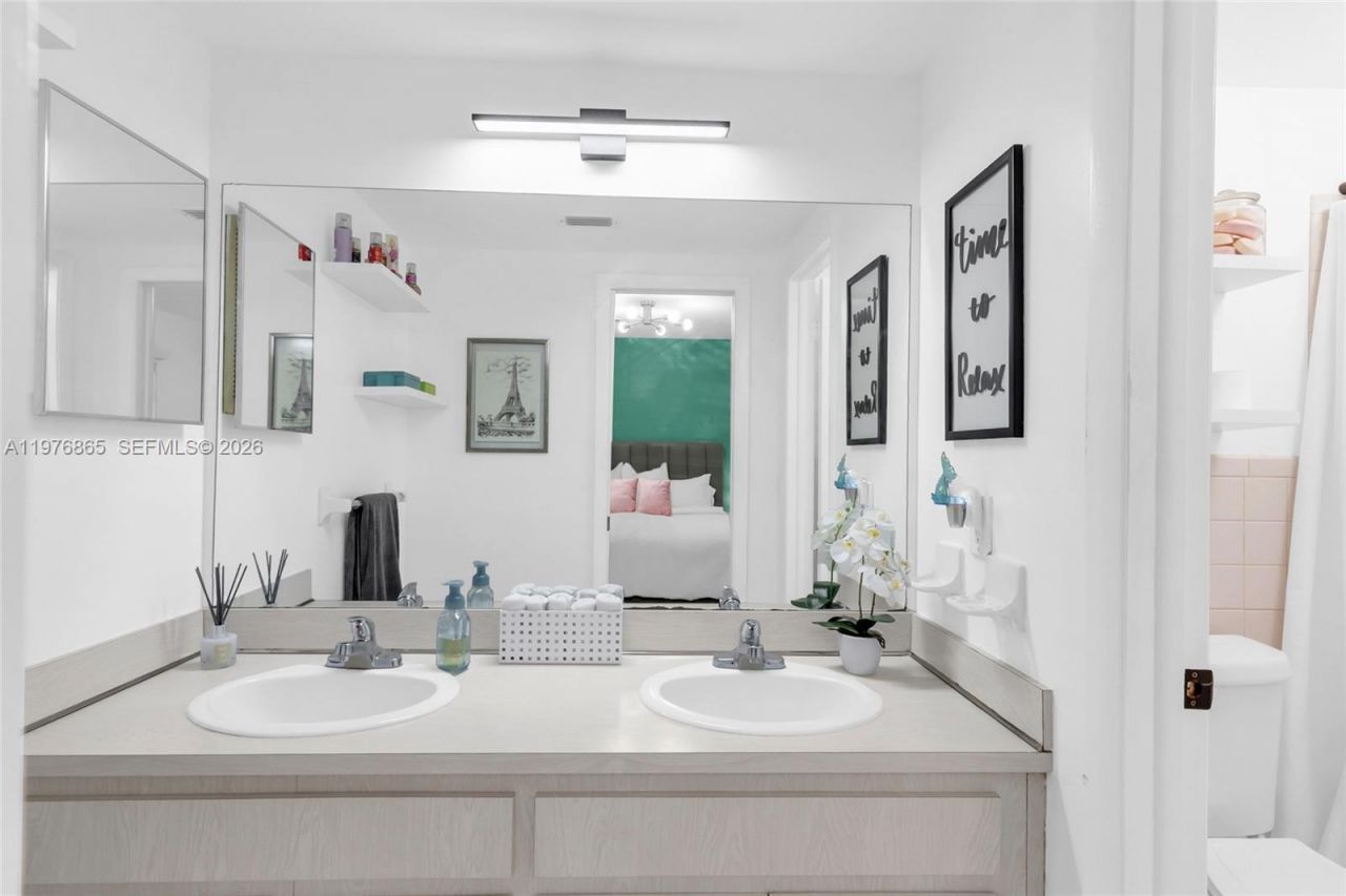 2172 NE 171st St , North Miami Beach, FL 33162 Photo