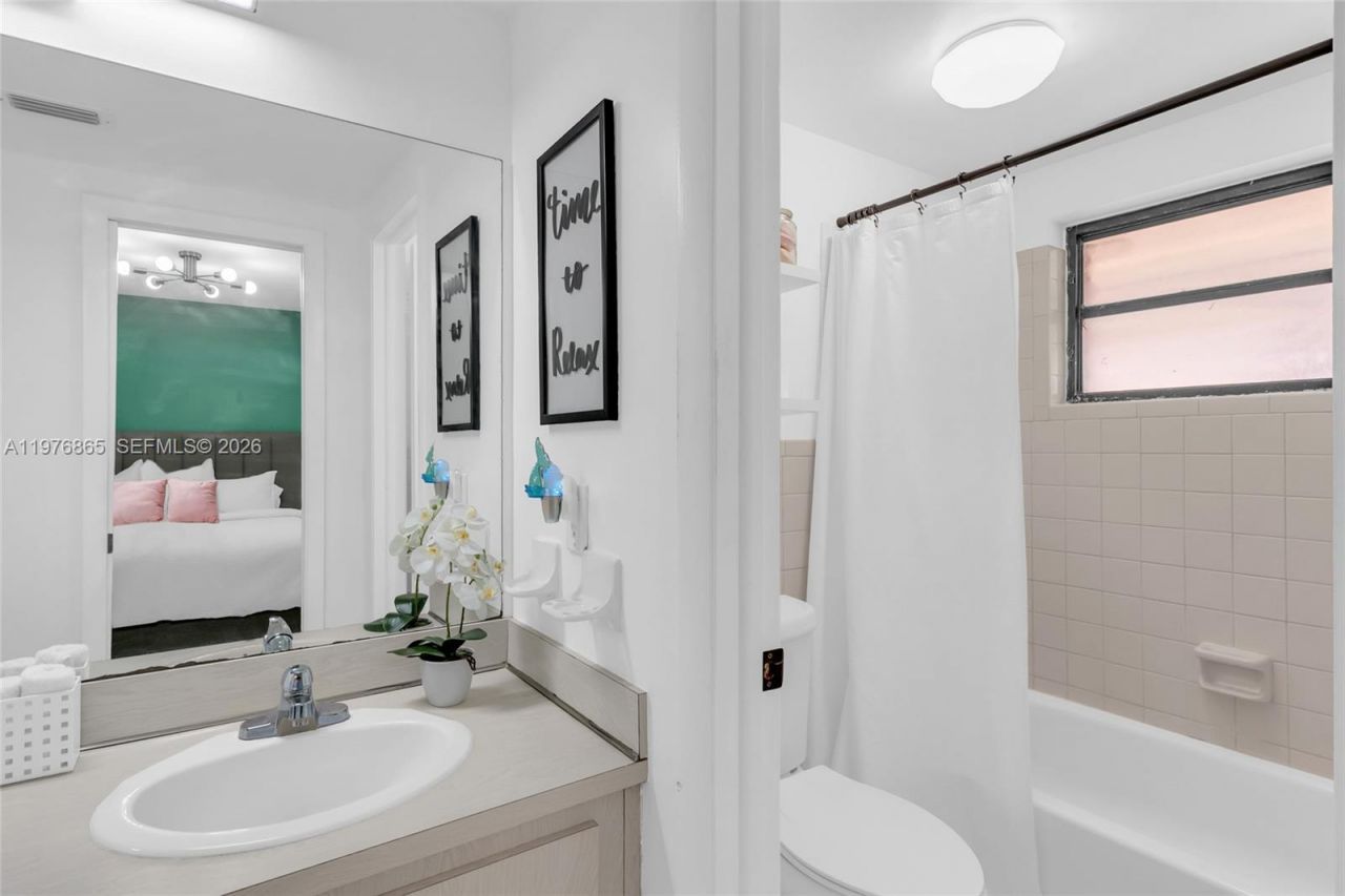 2172 NE 171st St , North Miami Beach, FL 33162 Photo