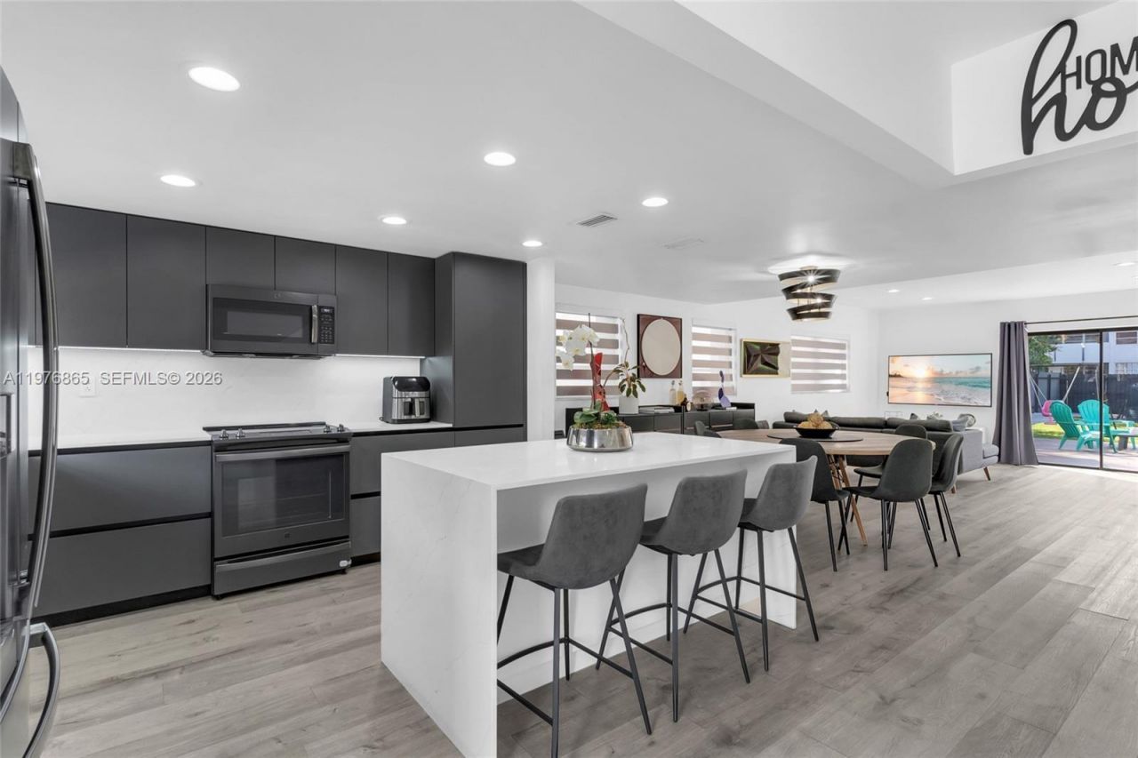 2172 NE 171st St , North Miami Beach, FL 33162 Photo