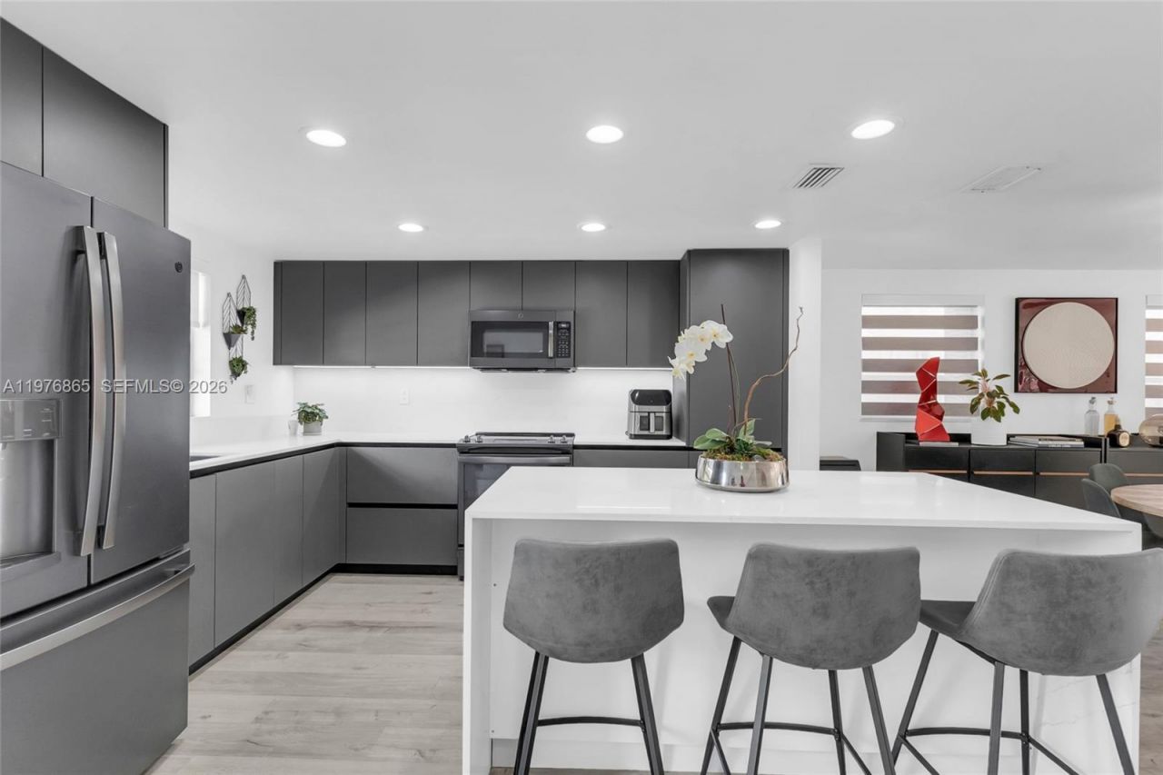 2172 NE 171st St , North Miami Beach, FL 33162 Photo