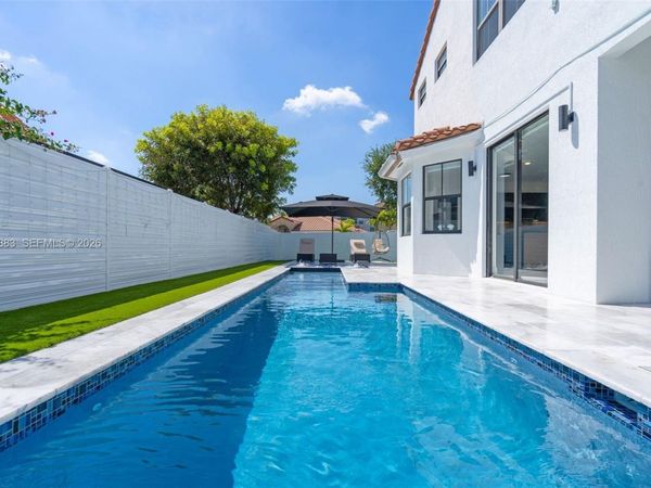 1005 NW 100th Ave , Miami, FL 33172